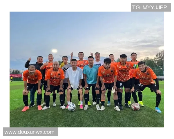 上海足球队的拼搏历程与锦标赛背后的故事揭秘 上海足球队的拼搏历程与锦标赛背后的故事揭秘