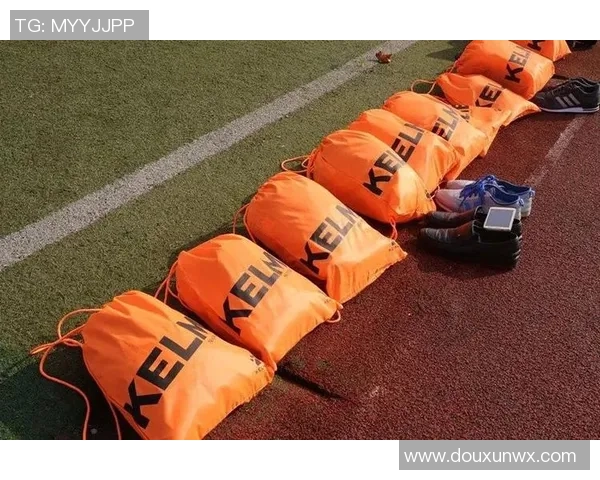 西安足球队的耐力揭秘:从训练到比赛的全方位探索与分析 西安足球队的耐力揭秘:从训练到比赛的全方位探索与分析