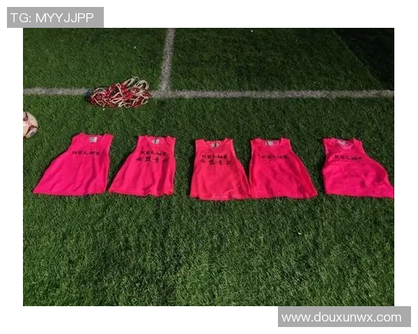 儿童球迷必备足球明星同款儿童球衣让小球员梦想成真