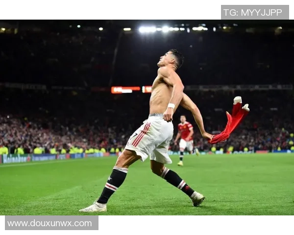 足球巨星C罗的辉煌历程与经典瞬间全景回顾 足球巨星C罗的辉煌历程与经典瞬间全景回顾