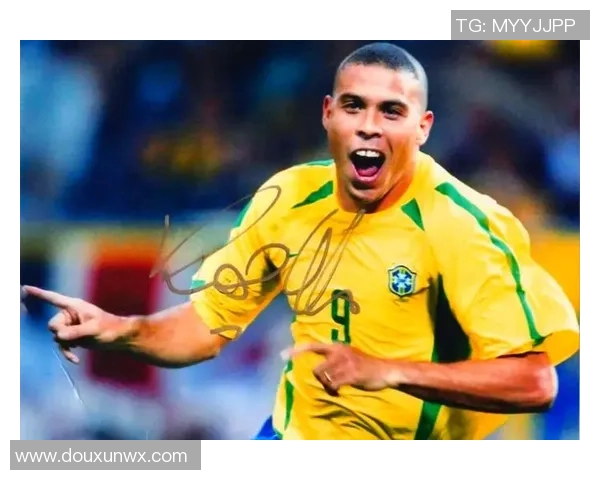 11号足球明星签名背后的故事与传奇瞬间揭秘 11号足球明星签名背后的故事与传奇瞬间揭秘