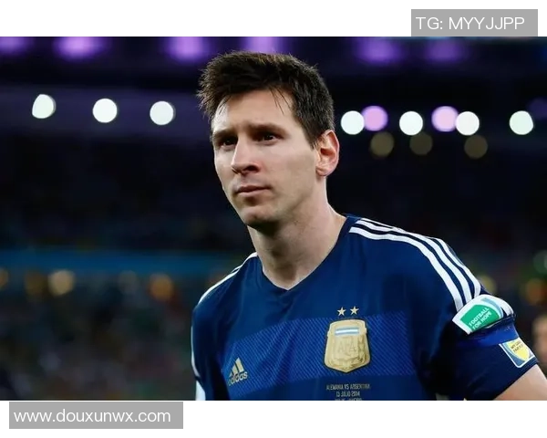 黑色皮肤的足球明星们如何在绿茵场上书写传奇与荣耀 黑色皮肤的足球明星们如何在绿茵场上书写传奇与荣耀